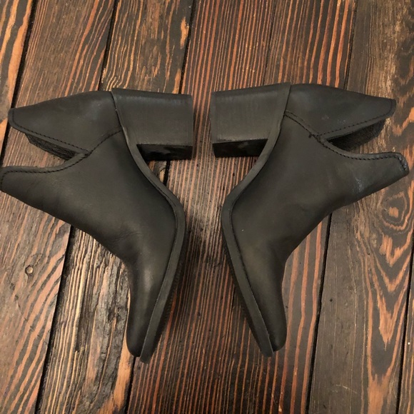 Steve Madden Chelsea Boot - Picture 2 of 5